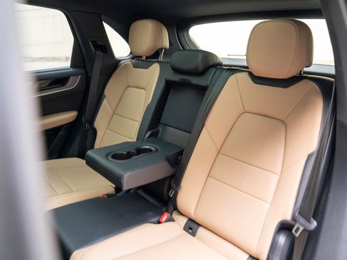 Used 2025 Porsche Cayenne image 23