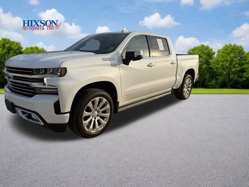 Used 2022 Chevrolet Silverado 1500 High Country w/ Technology Package image 3