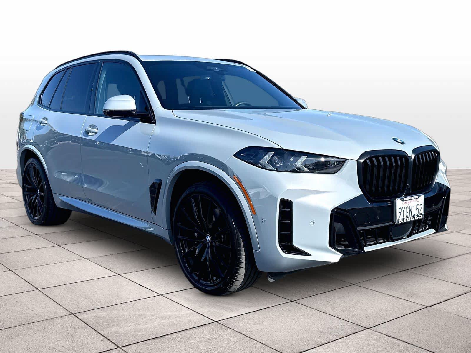 Used 2026 BMW X5 xDrive40i w/ M Sport Package AWD/4WD image 3