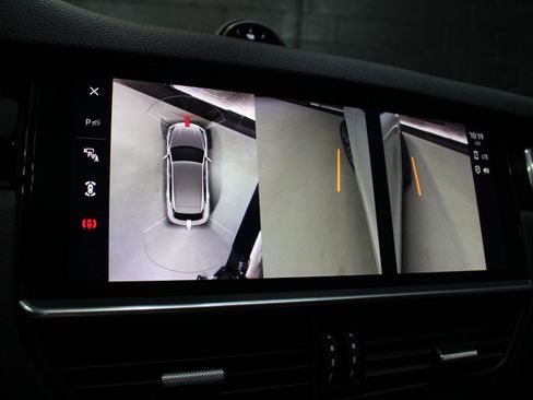 Used 2022 Porsche Cayenne Platinum Edition image 67