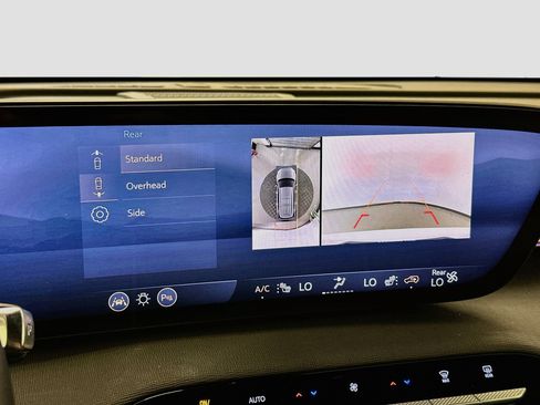 Used 2025 Buick Enclave Preferred AWD/4WD image 23