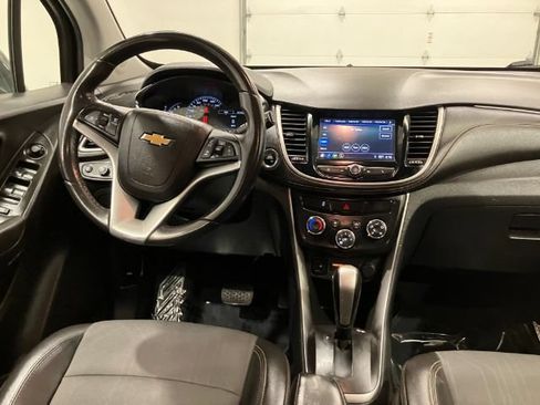 Used 2018 Chevrolet Trax LT w/ LT Convenience Package AWD/4WD image 30