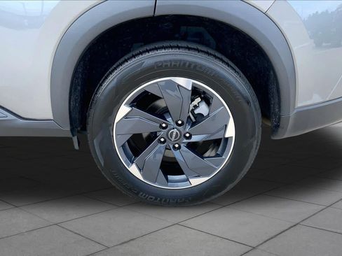 Used 2024 Nissan Rogue SV FWD image 11
