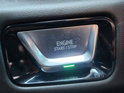 Used 2025 GMC Yukon XL AT4 w/ AT4 Premium Package image 8