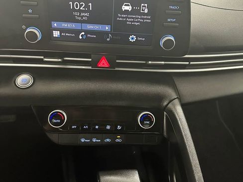 Used 2023 Hyundai Elantra SEL image 21