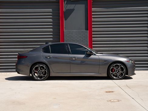 Used 2022 Alfa Romeo Giulia Veloce image 5