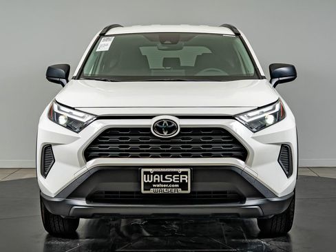 Used 2025 Toyota RAV4 LE AWD/4WD image 2