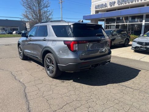 Used 2025 Ford Explorer ST-Line w/ ST-Line Street Pack AWD/4WD image 8