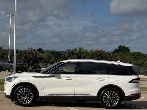 Used 2023 Lincoln Aviator Reserve w/ Equipment Group 201A RWD image 3