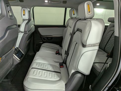 Used 2023 Rivian R1S Adventure image 37