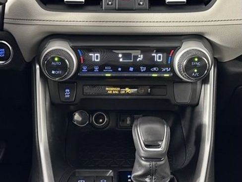 Used 2019 Toyota RAV4 XLE Premium image 20