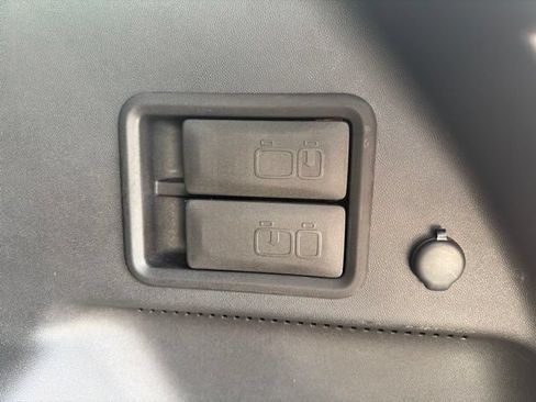 Used 2023 Chevrolet Equinox LT FWD image 14