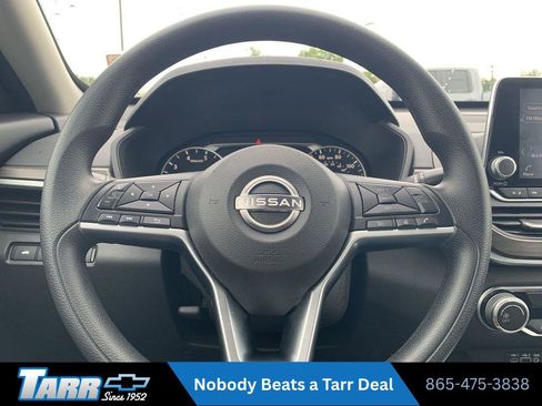 Used 2024 Nissan Altima 2.5 SV FWD image 11