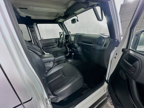 Used 2015 Jeep Wrangler Unlimited Sahara image 27