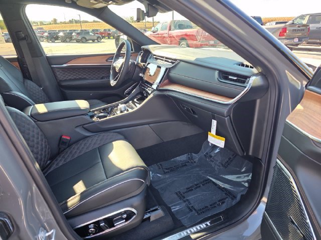 New 2027 Jeep Grand Cherokee Summit AWD/4WD image 18