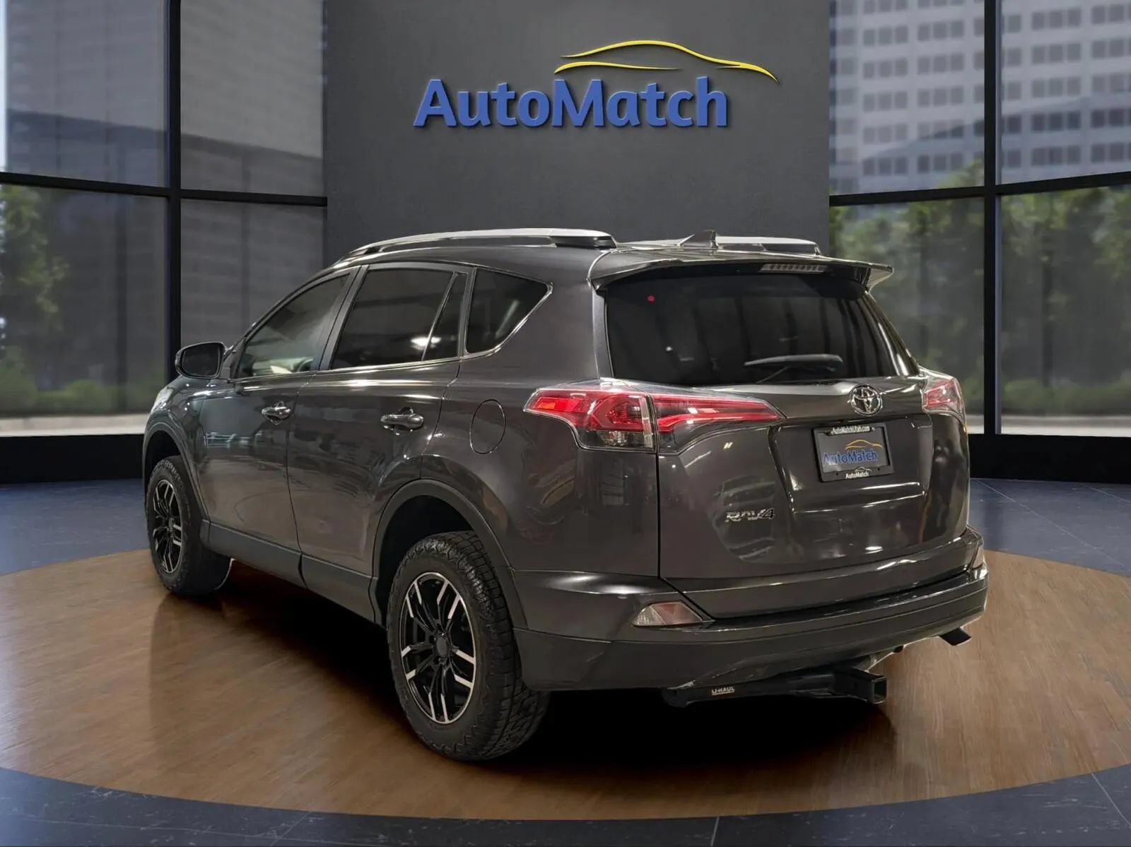 Used 2018 Toyota RAV4 XLE AWD/4WD image 8