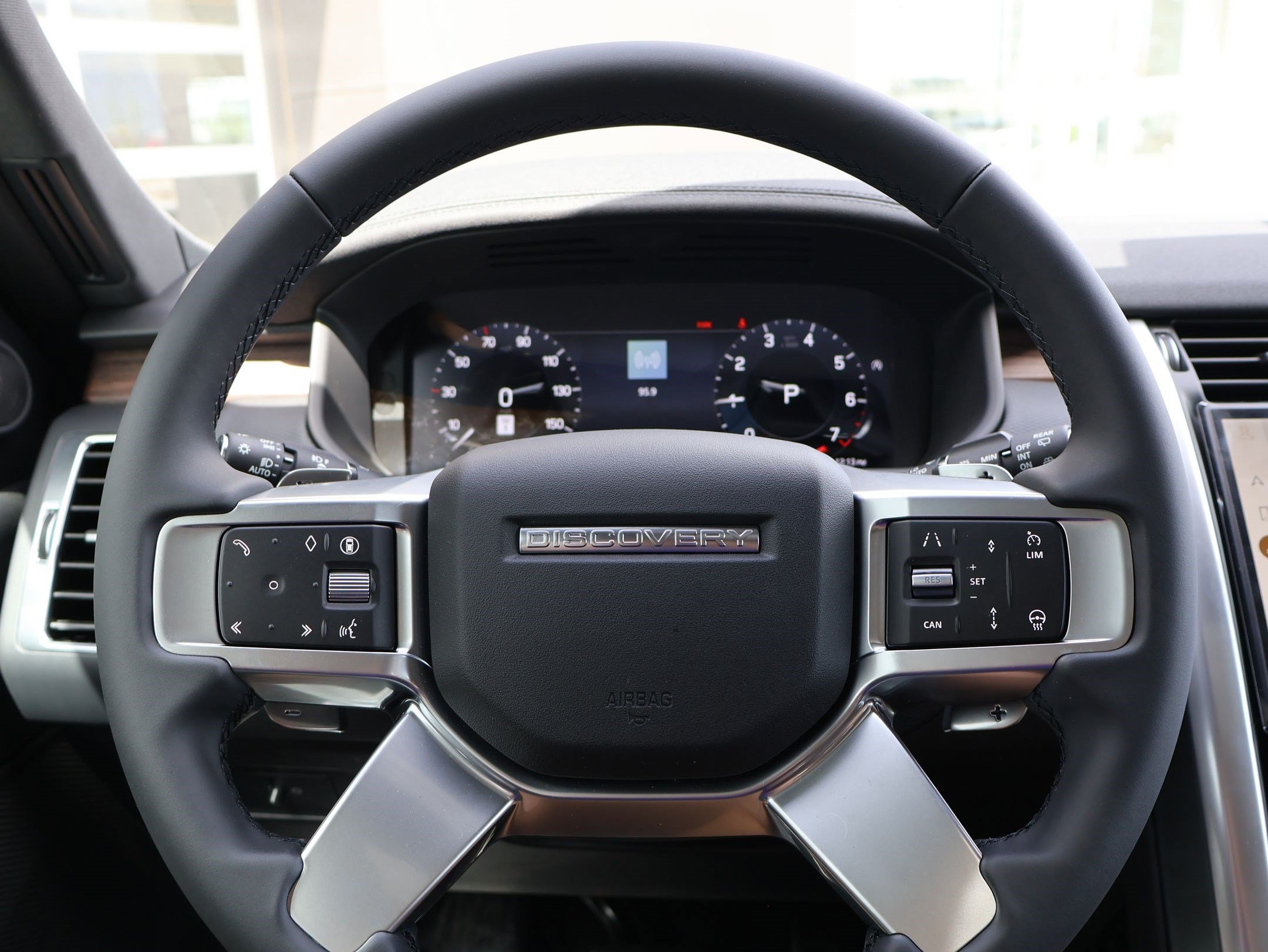 New 2026 Land Rover Discovery Dynamic SE AWD/4WD image 14