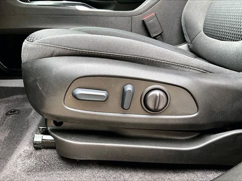 Used 2022 Chevrolet Bolt EUV LT w/ Comfort Package FWD image 31