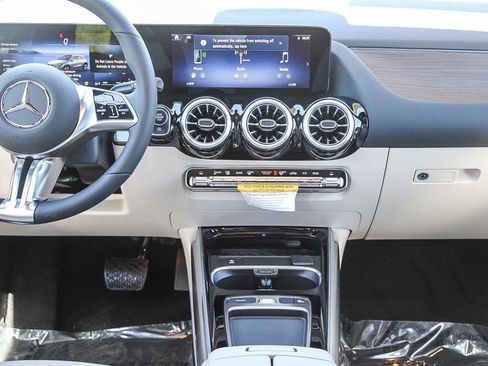 New 2026 Mercedes-Benz GLA 250 image 13