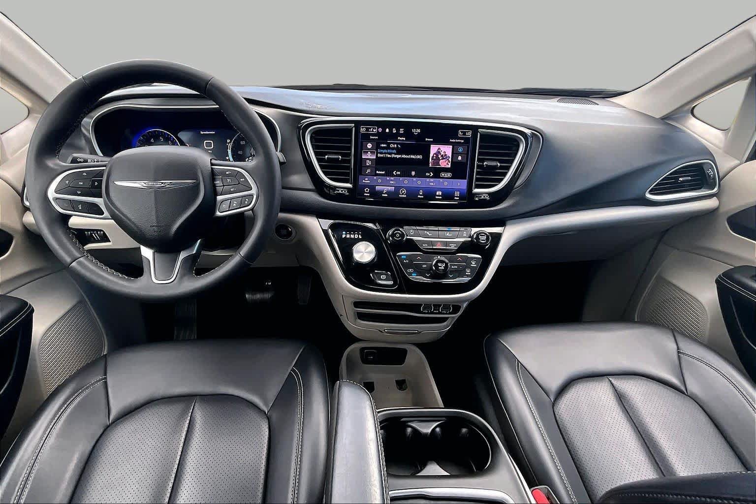 Used 2023 Chrysler Pacifica Touring-L FWD image 14