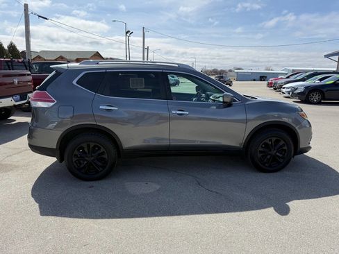 Used 2016 Nissan Rogue SV image 8