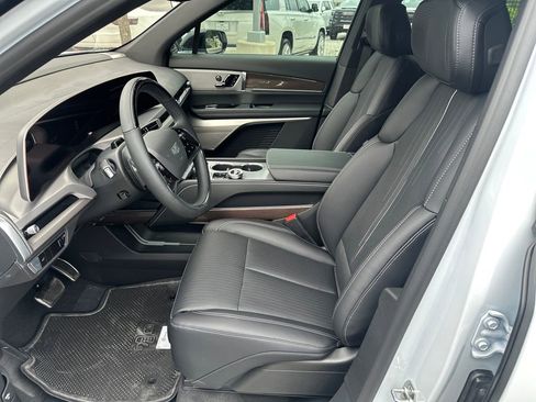 New 2026 Cadillac Vistiq Premium Luxury AWD/4WD image 17