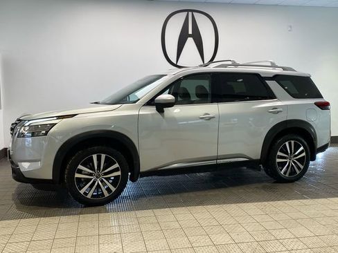 Used 2024 Nissan Pathfinder Platinum w/ Cargo Package image 3