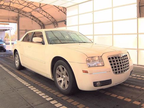 Used 2007 Chrysler 300 RWD image 4