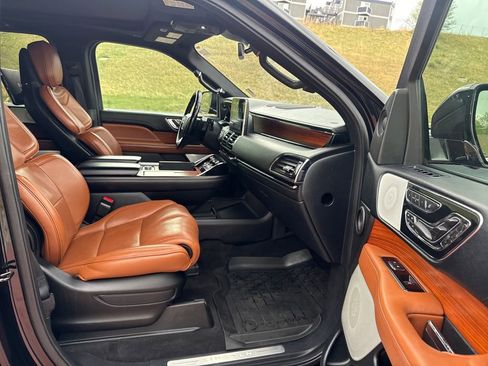 Used 2018 Lincoln Navigator Reserve w/ Technology Package image 30