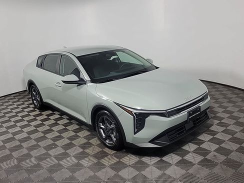 Used 2025 Kia K4 FWD image 2