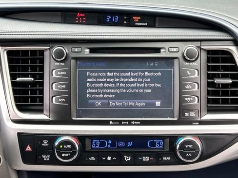 Used 2019 Toyota Highlander XLE AWD/4WD image 56