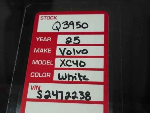 Used 2025 Volvo XC40 B5 Core image 33