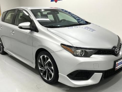 Used 2017 Toyota Corolla iM w/ All-Weather Mat Package FWD image 4