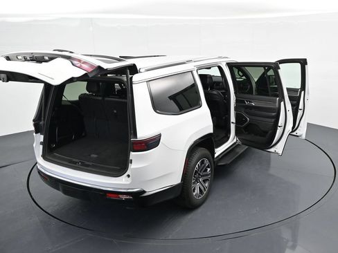 Used 2024 Jeep Wagoneer Series II RWD image 18