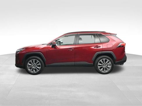 Used 2022 Toyota RAV4 XLE Premium FWD image 2