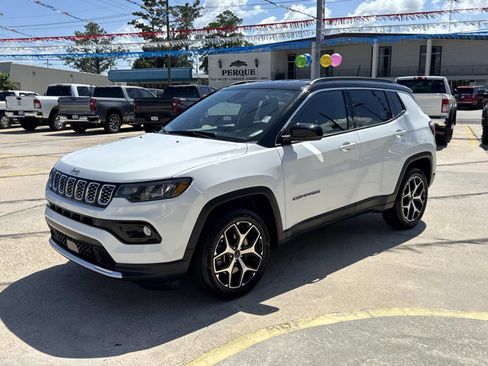 Used 2025 Jeep Compass Limited AWD/4WD image 3