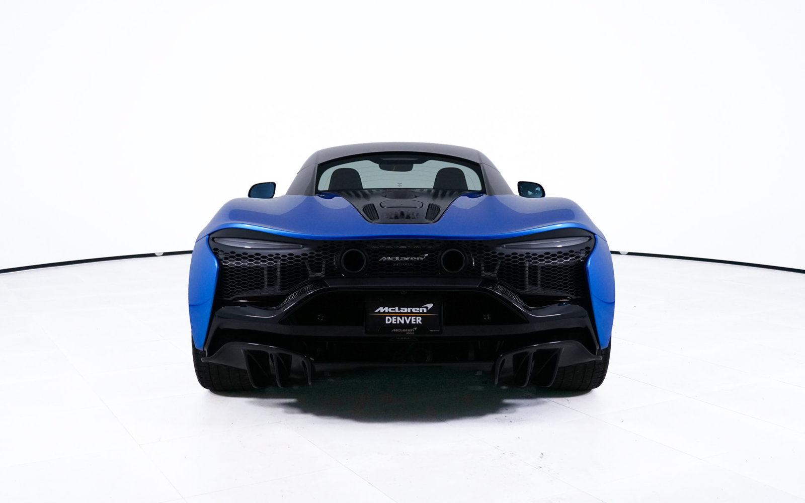 Used 2024 McLaren Artura RWD image 6