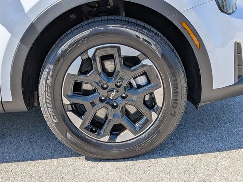 Certified 2025 Kia Sorento S image 12