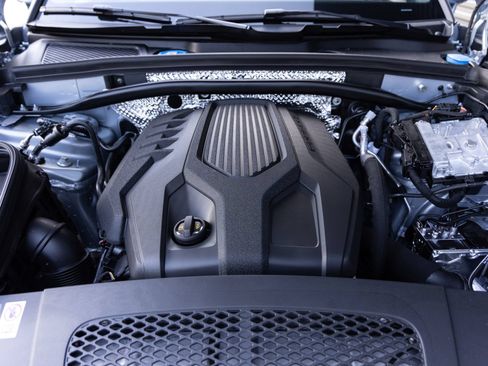 Certified 2026 Porsche Macan AWD/4WD image 36