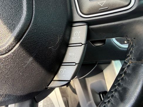 Used 2017 Land Rover Range Rover Evoque SE Premium image 39