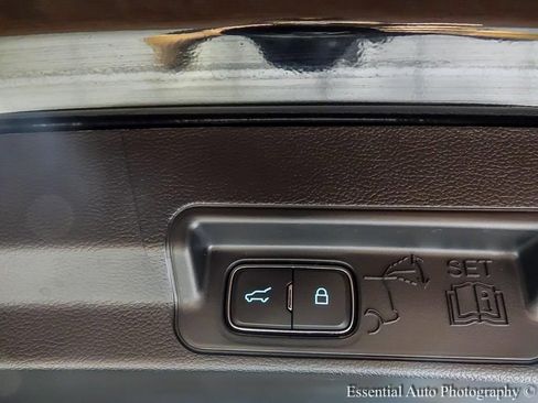 Used 2025 Ford Explorer Active image 27