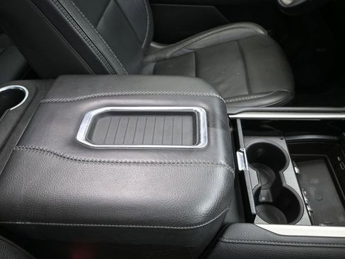 Used 2022 GMC Yukon Denali w/ Denali Premium Package image 29