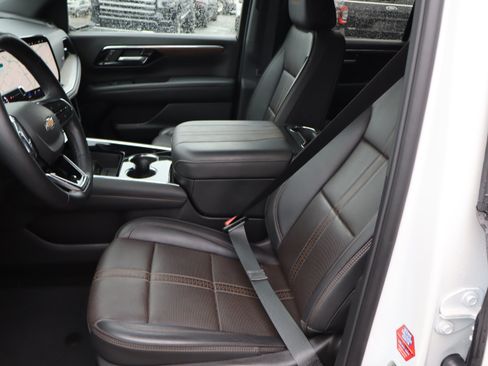 Used 2025 Chevrolet Tahoe High Country AWD/4WD image 19