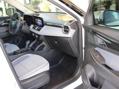 Used 2025 Chevrolet TrailBlazer LT w/ LPO, Blackout Package FWD image 22