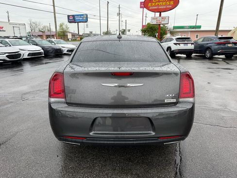 Used 2019 Chrysler 300 S RWD image 7