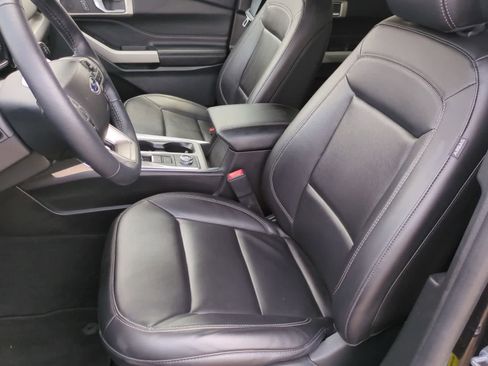 Used 2023 Ford Explorer XLT w/ Equipment Group 202A AWD/4WD image 16