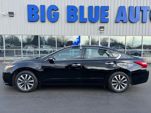 Used 2017 Nissan Altima 2.5 SV w/ Convenience Package image 2