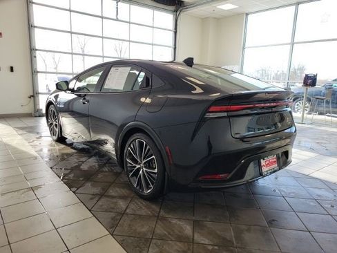 Used 2023 Toyota Prius XLE image 7