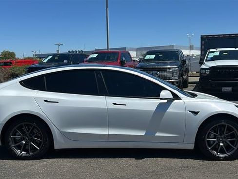 Used 2022 Tesla Model 3 RWD image 2