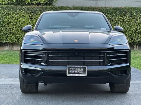 Used 2025 Porsche Cayenne image 11